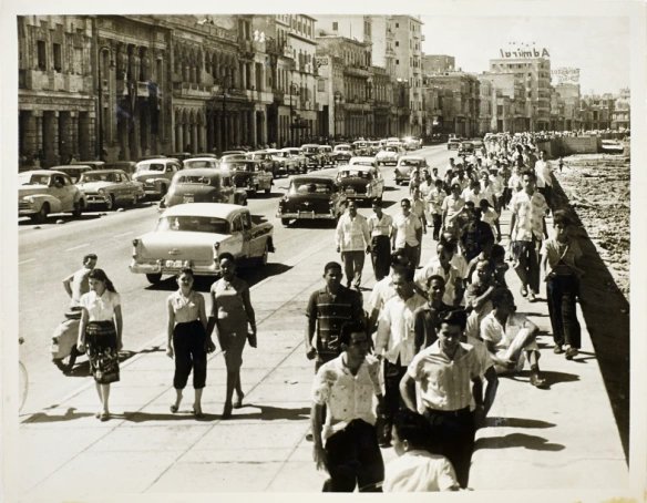 Nos anos 70, refletindo a atuação educacional dos movimentos sociais e a assimilação da 'revolução sexual' no Ocidente, iniciou-se em Cuba um processo gradual de maior tolerância em relação às pautas dos costumes. 15/29