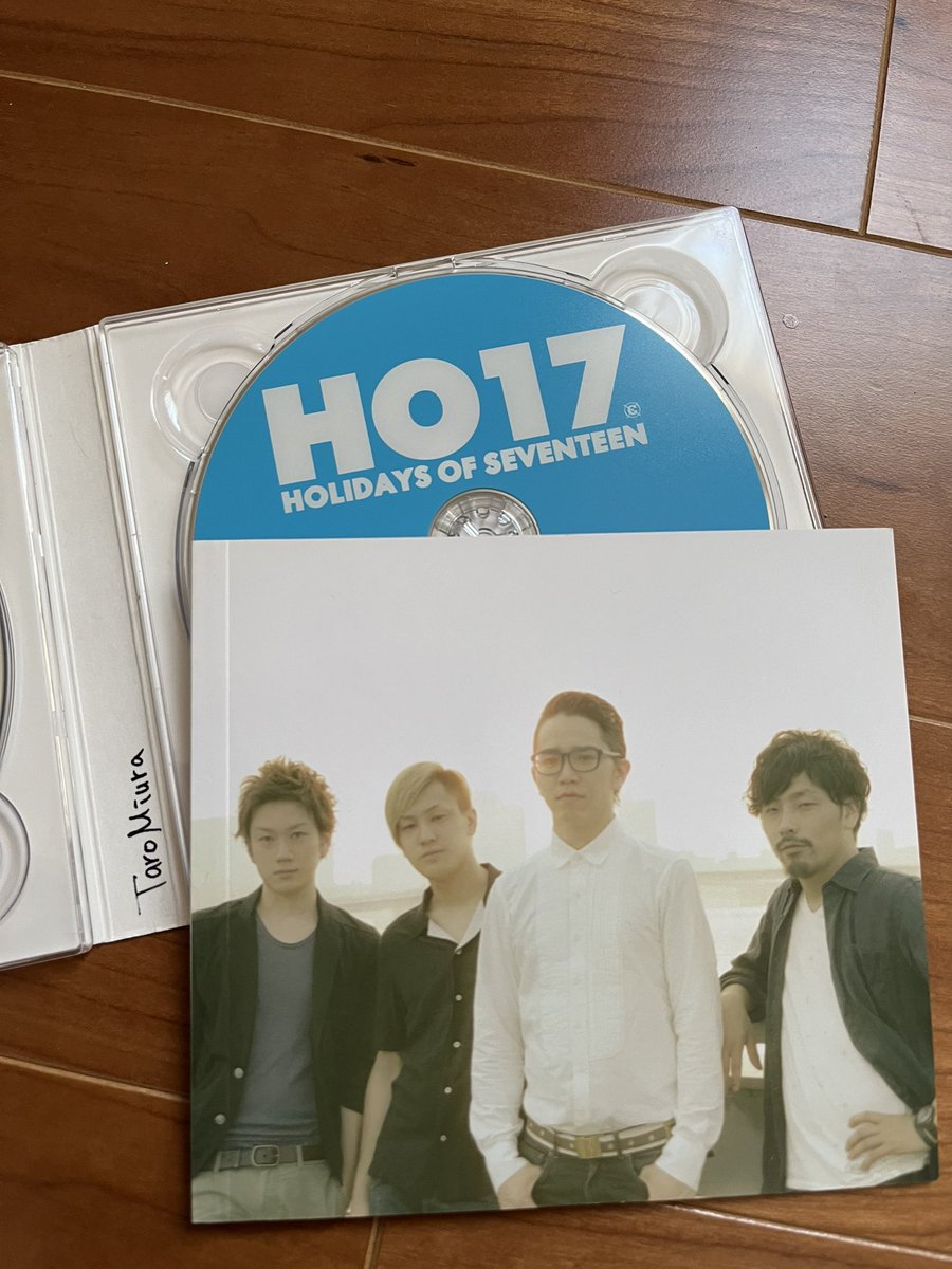 Charo_mame15's tweet photo. 片付けしてたら、結婚当時に旦那がハマっていたバンドのCDが出てきた💿
ドライブ中に聴いてたから懐かしいね〜なんて言いながらジャケット見てたら、よく見たお顔が!!太郎さん😆✨✨
「Baby baby」好きです♡こうしてまた再会出来て嬉しい☺️またドライブのお供にします!
#HO17
@taro_ho17 https://t.co/jZOvYydwNl