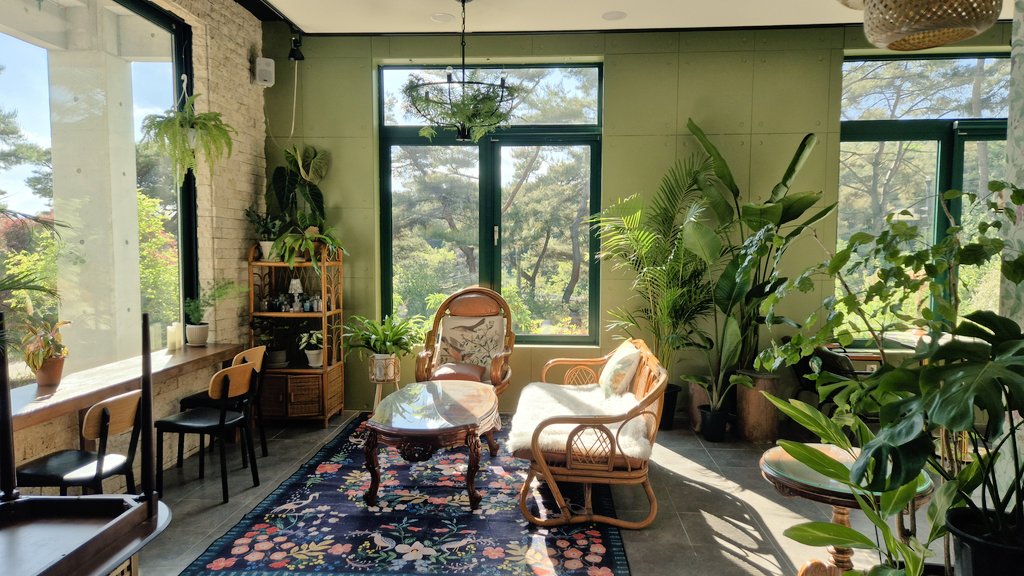 준비중인 카페 오픈임박! 소나무숲 속에 자리잡은 춘천 '금베이숲'입니당~~ 준비하느라 넘 고생해따.. 이제 시작인데 달리기 끝나고 턱까지 숨차고 탈진해서 누워있음;;ㅋ