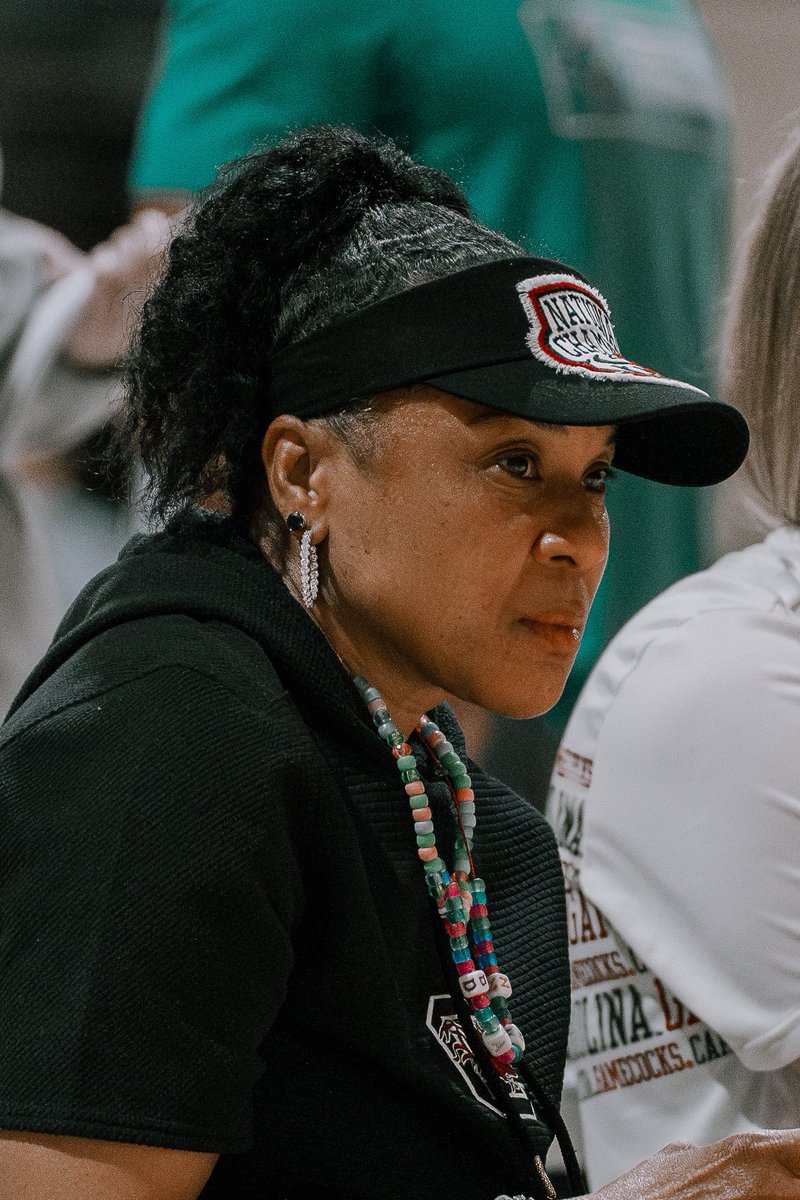 Dawn Staley is front and center for LIVE at Lakepoint 🏆🏆🏆 @GamecockWBB @dawnstaley