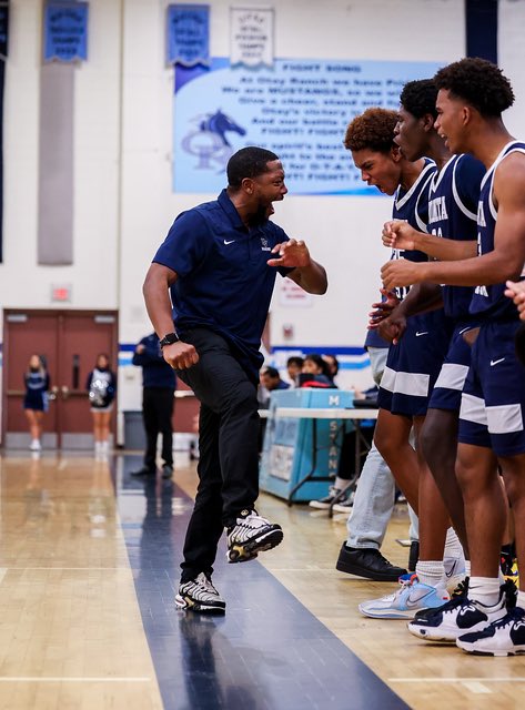 coach_currySD's tweet photo. It's official....I've been named the new head boys basketball coach at Bonita Vista!

I couldn't be any happier as I always loved my coaching roles at Bonita, &amp; took great pride in the responsibilities it required. https://t.co/LT128e8wvz