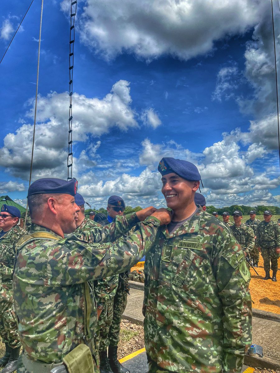 #EducaciónMilitar | En Fuerte Militar de Tolemaida se realizó la clausura del Curso Básico de Asalto Aéreo n.° 344, donde 93 soldados recibieron el distintivo que los acredita como especialistas en Asalto Aéreo.   #PatriaHonorLealtad.