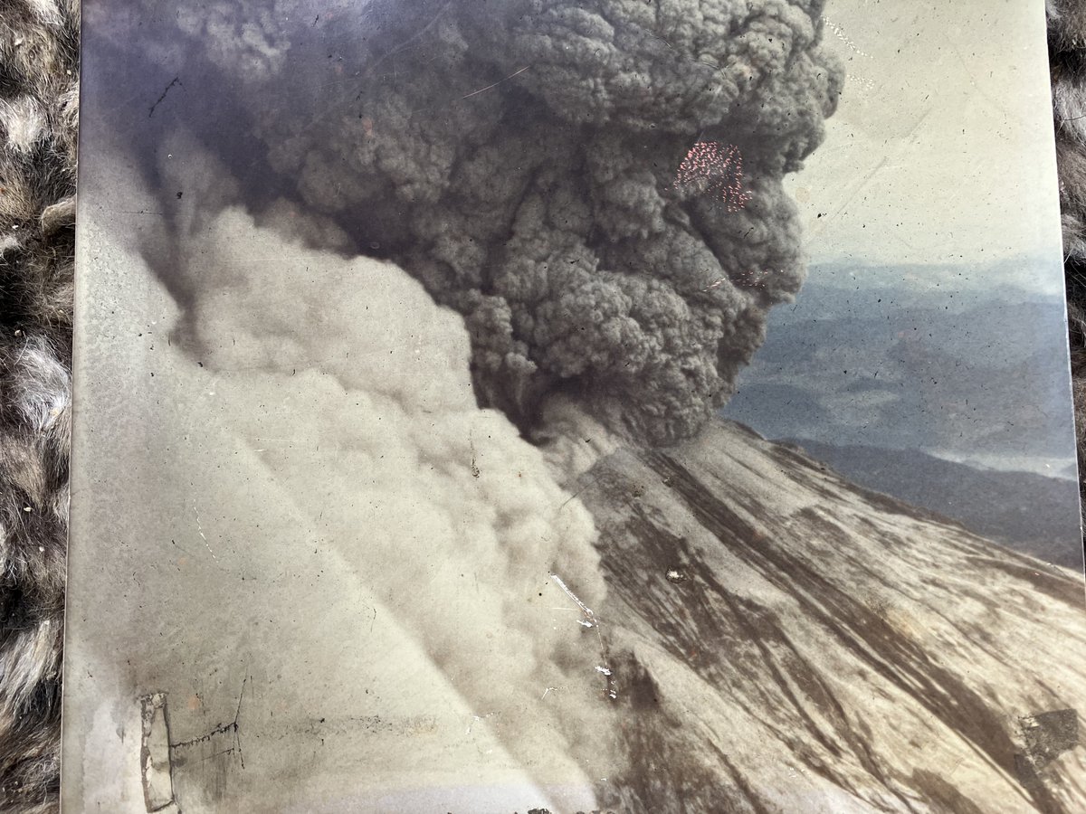 A pilot has released these never-before-seen photos of Mt. St. Helens erupting on May 18, 1980. #mtsthelens Story> kiro7.com/news/local/kir…