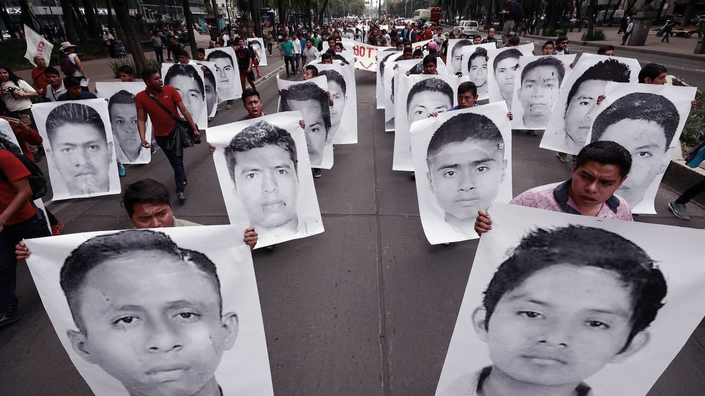El militar Roberto de los Santos Eduviges, uno de los ocho acusados por el #casoAyotzinapa, que la semana pasada obtuvieron por segunda ocasión su libertad provisional, se amparó para evitar ser detenido de nueva cuenta por la FGR Vía: @jaj_formula
