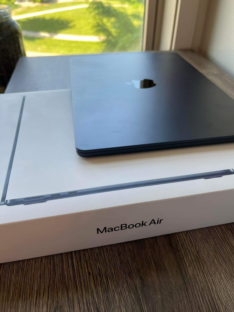 I accidentally ordered two MacBook Air M3’s  💻

I only need one.  

Doing 𝗚𝗜𝗩𝗘𝗔𝗪𝗔𝗬 for brand new MacBook Air 🚨🎁

 𝗥𝗲𝘁𝘄𝗲𝗲𝘁 🔄 this post to 𝗘𝗻𝘁𝗲𝗿

(Picking 1 winner next Friday) $1099 value
