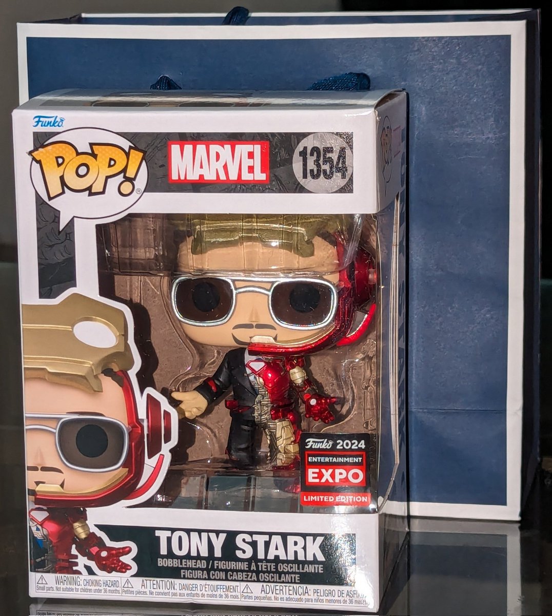 My buddy surprised me with this tonight just.... because?!? Like ....this was LITERALLY in my cart on Funko's website still....YES!!!!
@DisTrackers @funkofinderz @FunkoPOPsNews