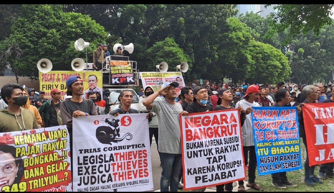 Rahadi0816's tweet photo. @OposisiCerdas Parasit pasti suka model ini https://t.co/n4Hqtk4Z4A