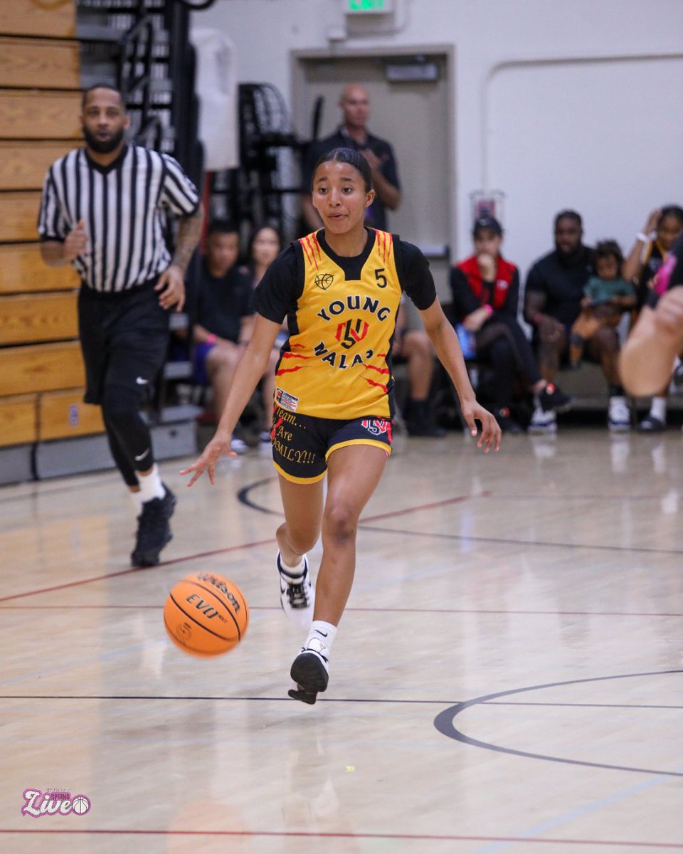 Hypeherhoops1's tweet image. From tip-off to buzzer, SoCal Live is jam-packed with action 👏🏀 #SpringLive