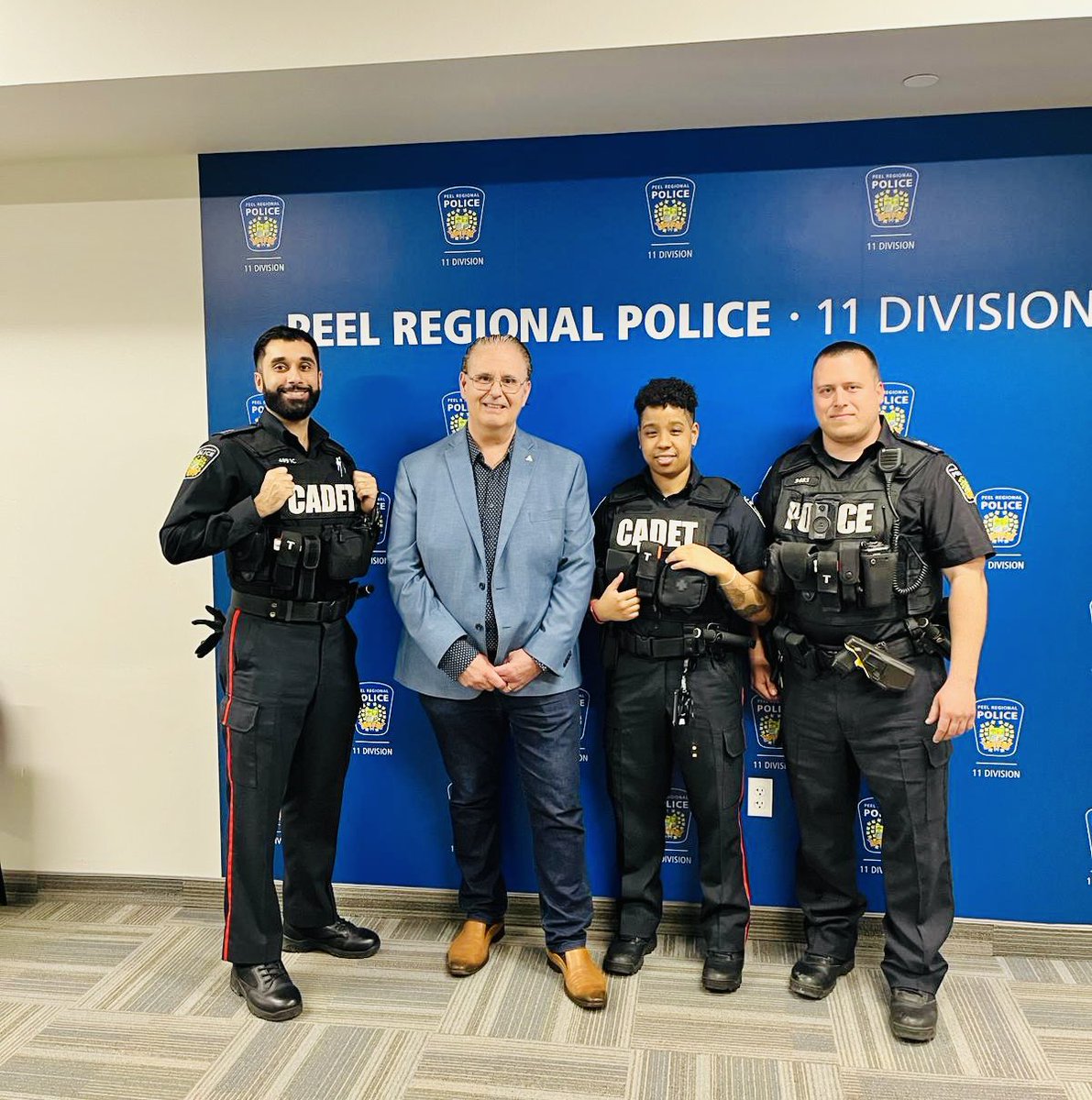 Stopped by @PRP11Div this afternoon to thank the frontline @PeelPolice officers who work so hard every day to help keep #MississaugaLakeshore safe. Our government will always stand behind those who work to protect the public. #PoliceWeekON 🚓

Read more:
peelpolice.ca/en/work-with-u…