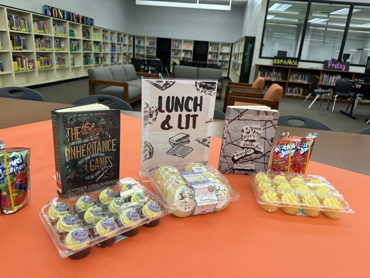 Last Lunch & LIT of the year! We had mysteries for May. Ms. Darla from @AtascocitaLib came to visit to tell us all about the summer programs. Thanks for the reading fun, Tigers!