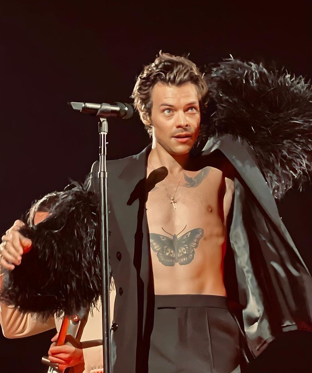 harry Styles pics (@thestylesfandom) on Twitter photo 