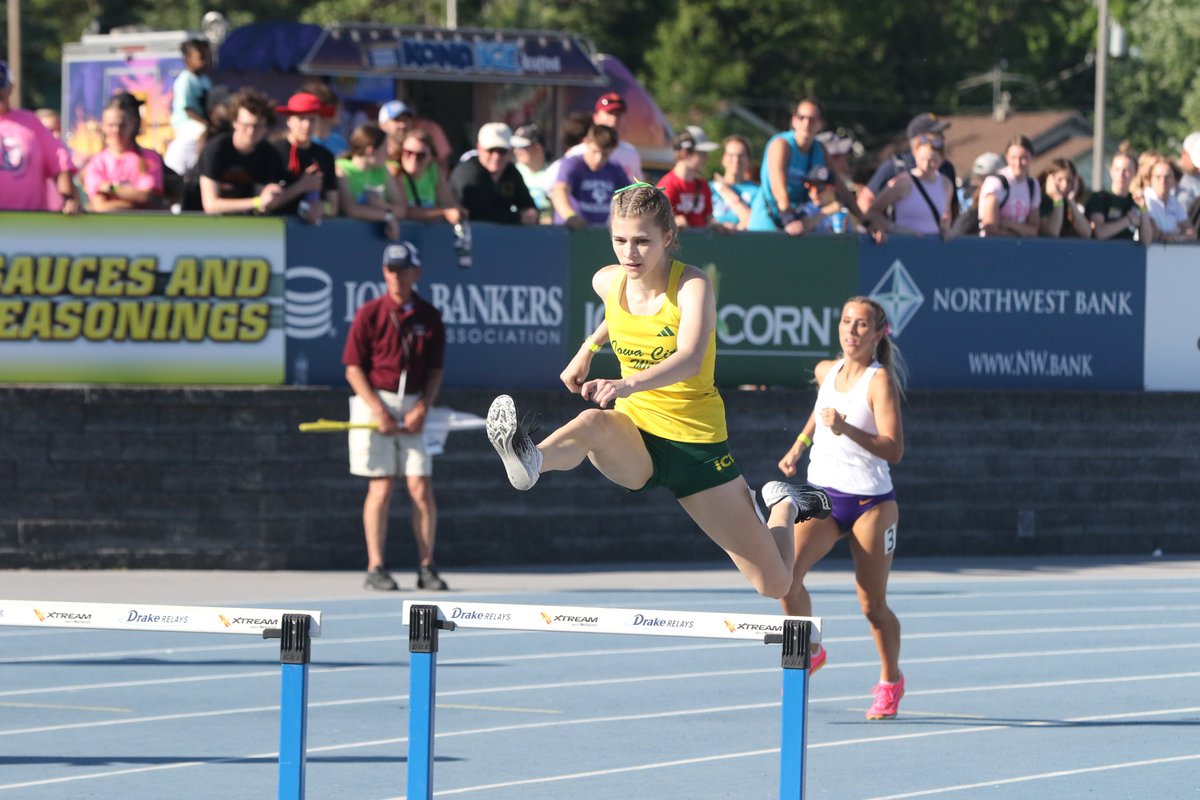 West High senior Erinn Varga finished 7th in the 4A 400 hurdles in a time of 1:06.21. 
#iahstrk