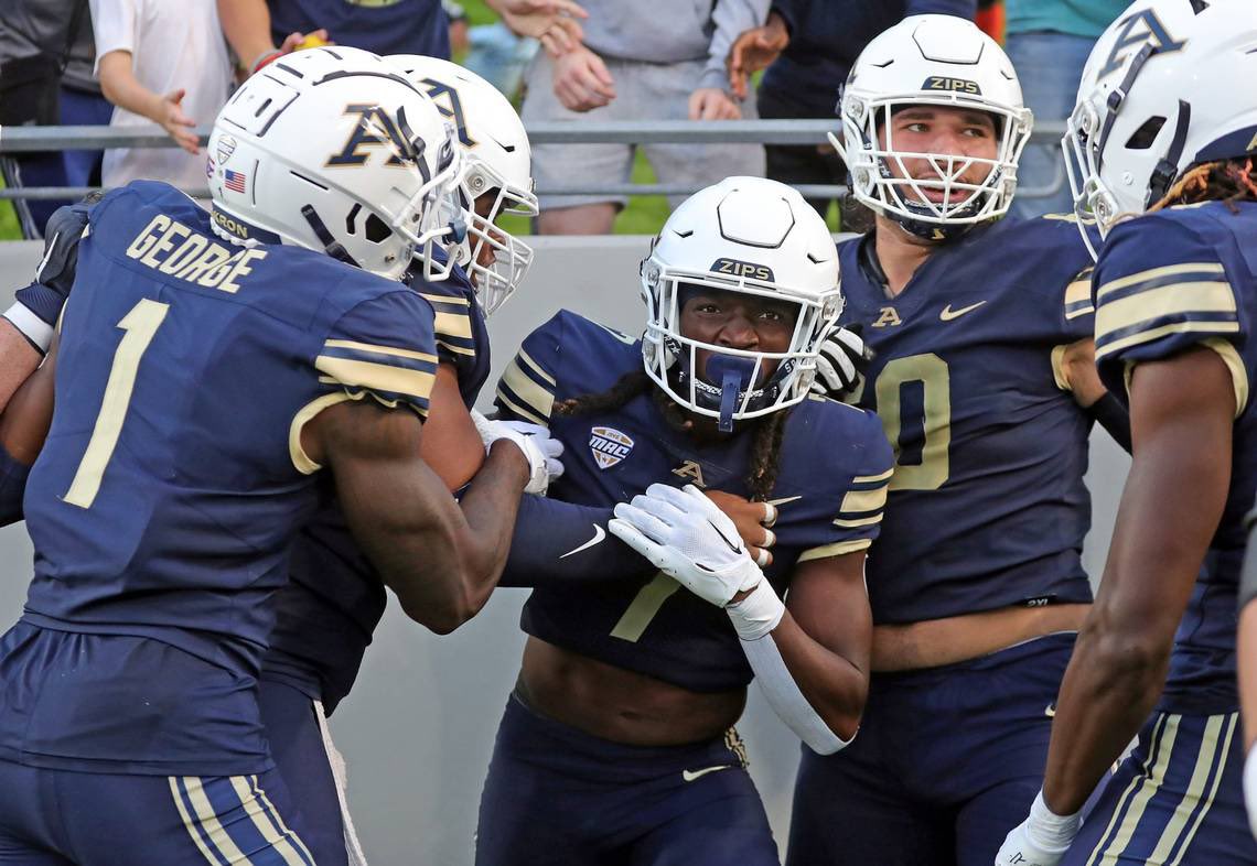 EXTREMELY BLESSED TO RECEIVE AN OFFER FROM THE UNIVERSITY OF AKRON!!! @Coach_J_Rod @JackDan55847282 @CoachPart @TimZ31477659