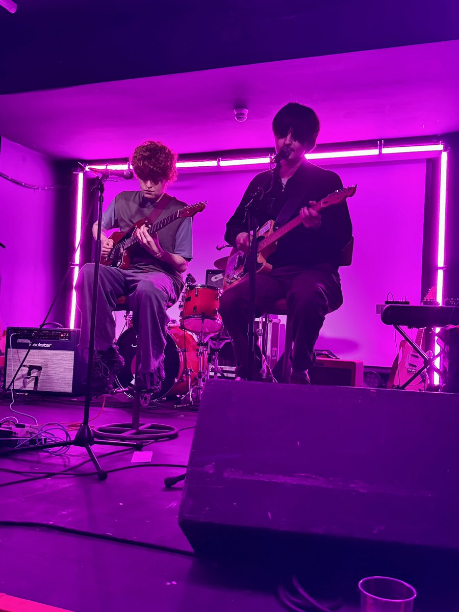 Trip to <a href="/TheGroveNCL/">The Grove</a> to see the legendary <a href="/gruffingtonpost/">Gruff Rhys</a> supported by <a href="/ValleyFortitude/">🌴 Fortitude Valley 🌴</a> and <a href="/lotsofhands/">lots of hands lots of hands</a> #goodtimes #livemusic #newcastle #marrapalooza from <a href="/P4foxes/">Portions For Foxes</a>