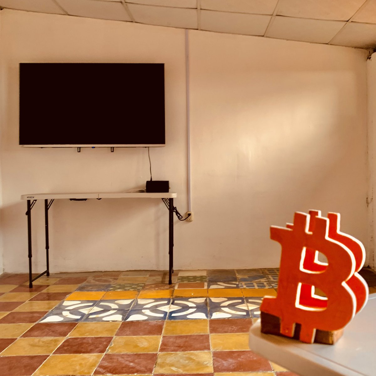 More upgrades in our humble orange oasis 🔥 aka The Berlin Bitcoin Centre. Thanks to the handy skills of Kitty & Tim, we now have a bigscreentv installed in our new tech training space off the courtyard. Let the learning begin! #bitcoin #technologytraining #orangepill #renace