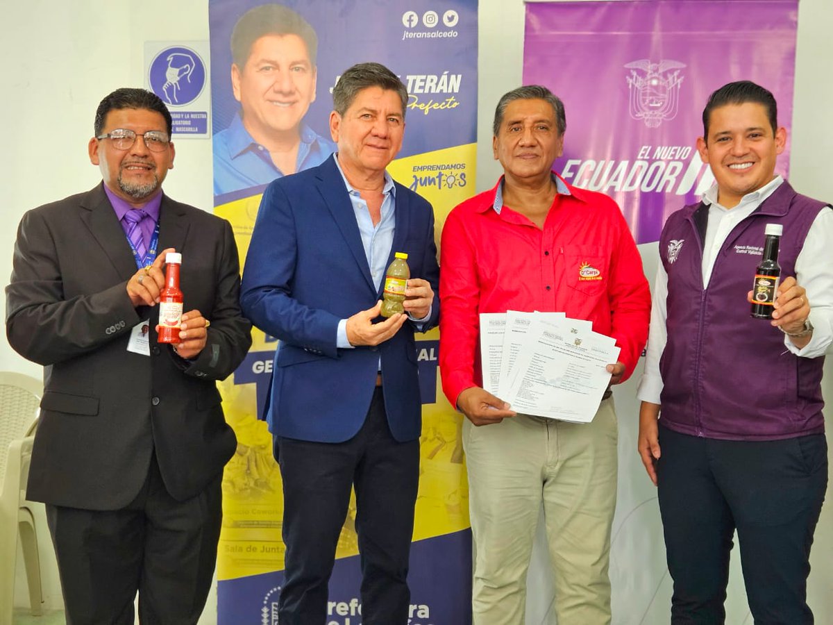 ¡Certificamos la calidad de productos fluminenses! 📜💯

En un acto con nuestro Director @DanielSanchezEc y el @PrefecLosRios @jteransalcedo, entregamos Notificaciones Sanitarias a emprendimientos de #LosRíos que han cumplido las normas de inocuidad para su salida al mercado.