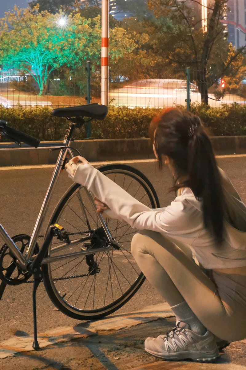 angelinekwook's tweet photo. "Pedaling under the stars night cycling "🚲💫 https://t.co/5vZsHvOW57