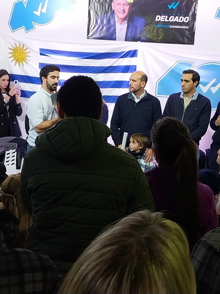 Gracias por recibirnos compañeros de Malvin Norte. Quedó inaugurada una nueva sede de @AireFresco_404 #UruguayParaAdelante