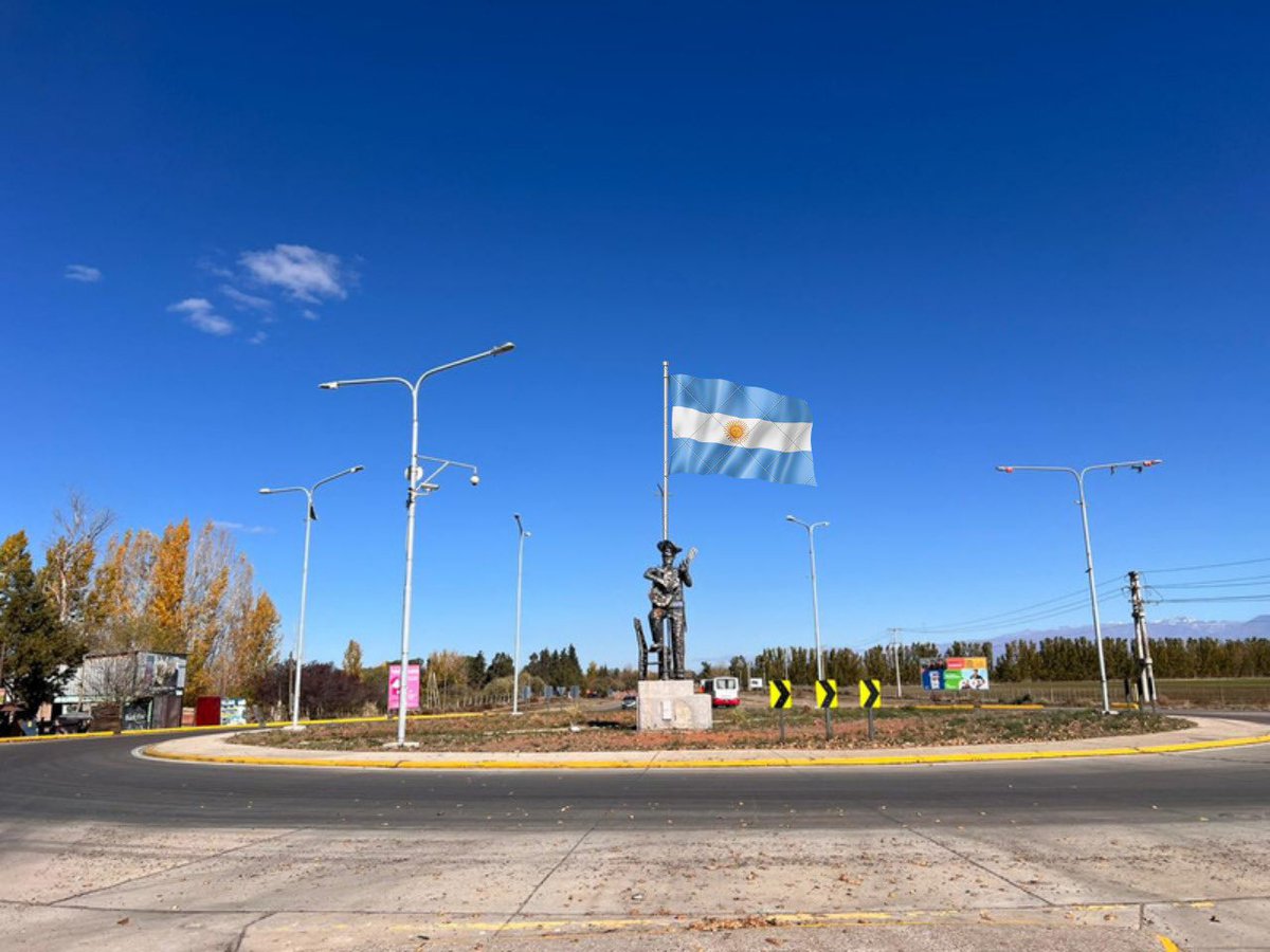 Hemos propuesto que en la rotonda de ingreso a tunuyán, se construya un mástil en el cual flamee nuestra hermosa bandera. 🇦🇷

¡Te dejo una foto ilustrativa de cómo se vería!