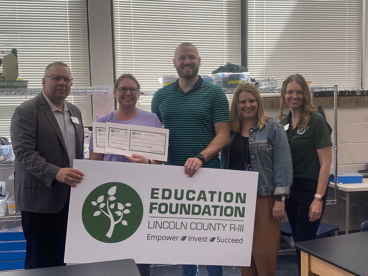 TMS_Trojans's tweet photo. Congratulations to all of our TMS teachers who received @LCR3EF grants today!!  #TMS #TrojanNation #Proud2BR3 #TMSTribe #TMSRocks #WeAreTroy #MakeExcellenceAHabit https://t.co/cNsKKu4b5A