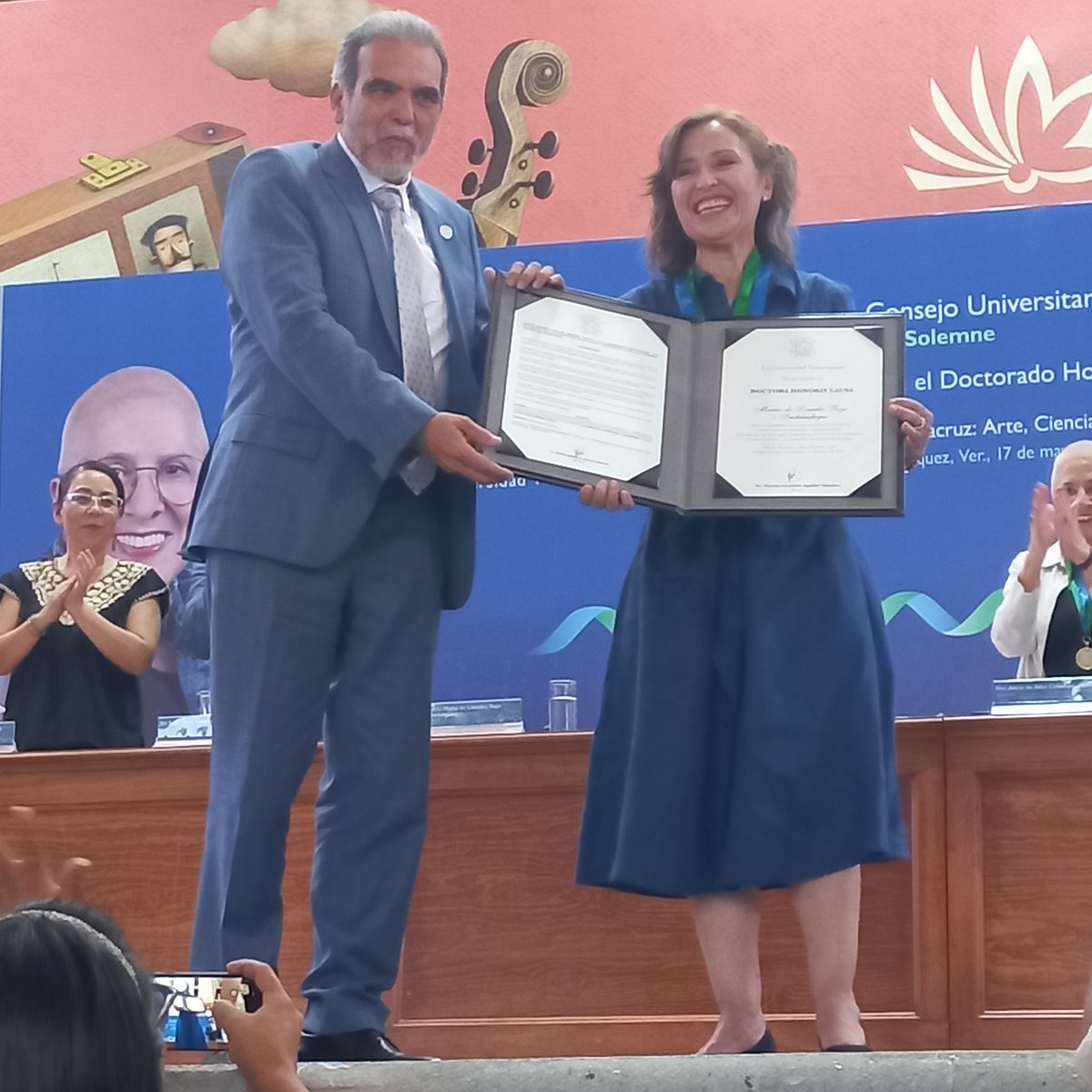 En el marco del 80 aniversario de la Universidad Veracruzana y la edición 2024 de la FILU, se entregan Doctorados Honoris Causa a Alicia de Alba y María Rojo