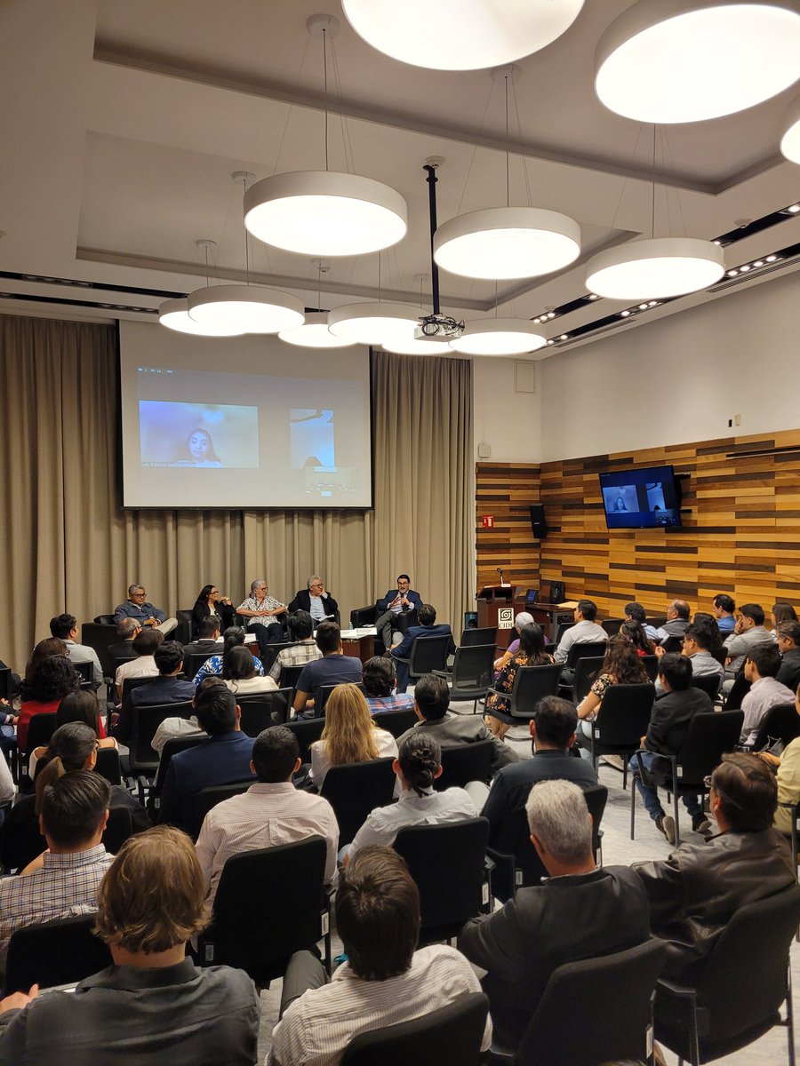 danieldazavz's tweet image. Casa llena:)
#OrgulloCIDE
#OrgulloMAPP