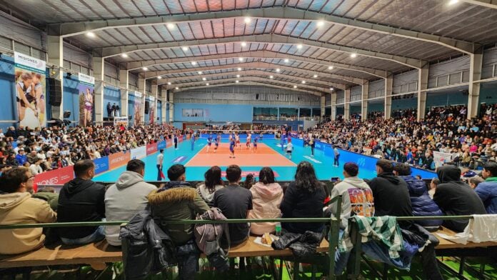 juegargentina's tweet photo. #Voley 🏐 #Amistoso 
#Posadas 📷@misionesonline :: 

🩵🤍 Primer set para la visita en el #Cepard 👏🏻

:: Juego 1 ::
🇦🇷 Argentina 0 (23)
🇨🇺 Cuba 1 (25)

📺Fox Sports, Canal 12 Misiones
👉Miralo en VIVO por https://t.co/uH9NL0RNUO https://t.co/Y3HmM2uQes