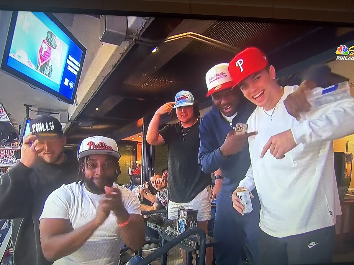 Cooper DeJean among #Eagles rookies at the Phillies game tonight.