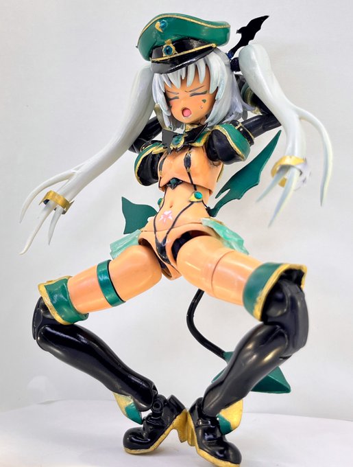 ポーズいろいろ エロ蹲踞、DOGEZA、よつんばい、ふっとび。股関節がもーちょい稼働してほしいなあ 