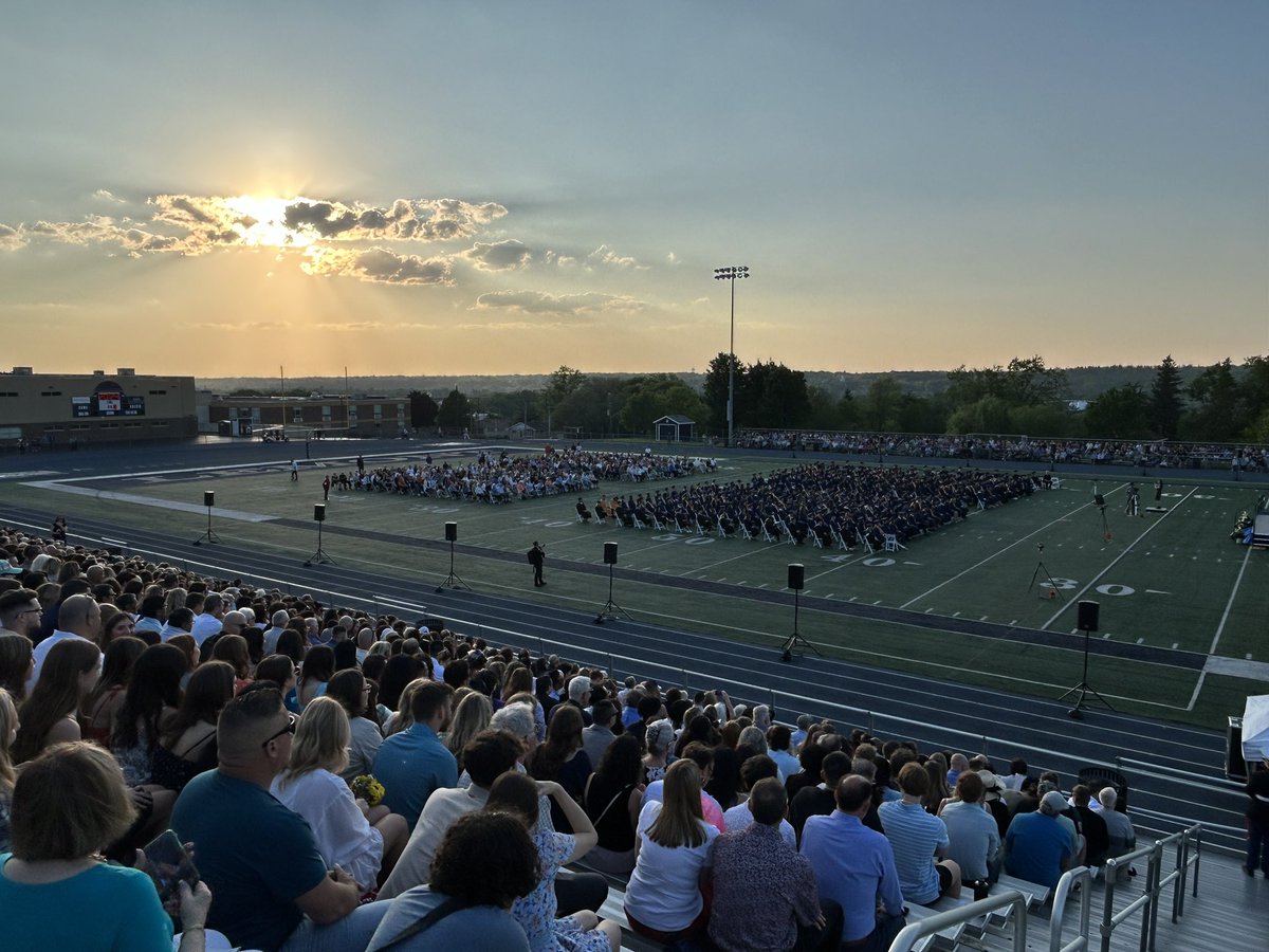 What a night for @Lemont_HS’s Class of 2024…. #WeAreLemont
