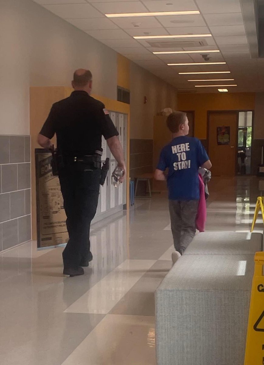 Officer Rob at the Center Elementary School……Always there to lend a helping hand! #schoolresourceofficer #tewksburyma #helpinghands #NationalPoliceWeek2024