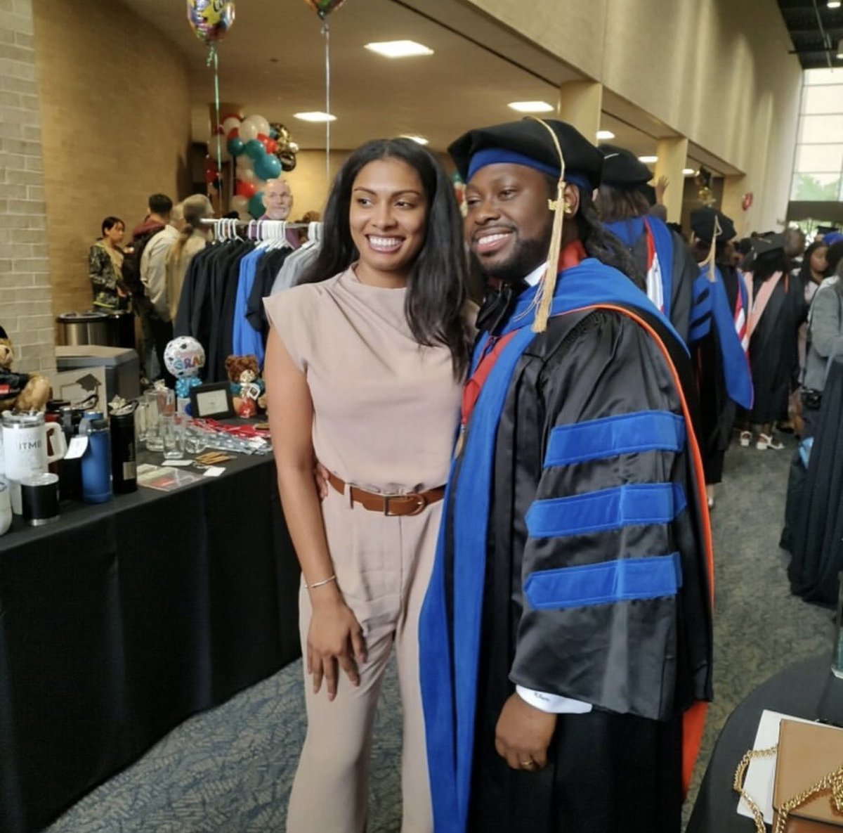 Congrats to Khamron Micheals for receiving his Doctor of Philosophy in Rehabilitation Sciences from @UTMB_SPPH today! His research in Respiratory Parameters, Pulmonary Rehabilitation and Survival in COVID-19 Patients earned him the Excellence in Research and Scholarship Award.