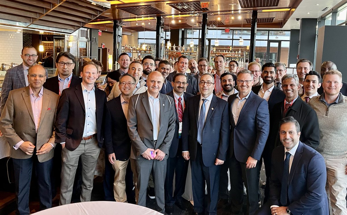 Fantastic #ccep alumni fellows ⁦⁦@CleClinicHVTI⁩ alumni reception ⁦@HRSonline⁩ great to see everyone from all over the US and the world ⁦@MandeepBhargava⁩ ⁦@epsmd⁩ ⁦@Dr_Santangeli⁩ ⁦@aymanhusseinmd⁩