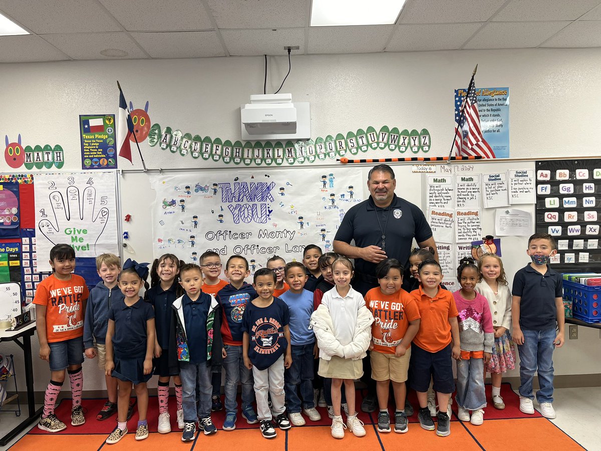 Honoring our officers Montelongo and Lara! Thank you for protecting our school! #RelentlessRattlers #TeamSisd @SocorroISD @DSShook_ES