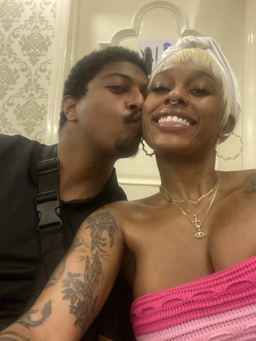 i wanna have his babies https://t.co/5wzyp5Wezt