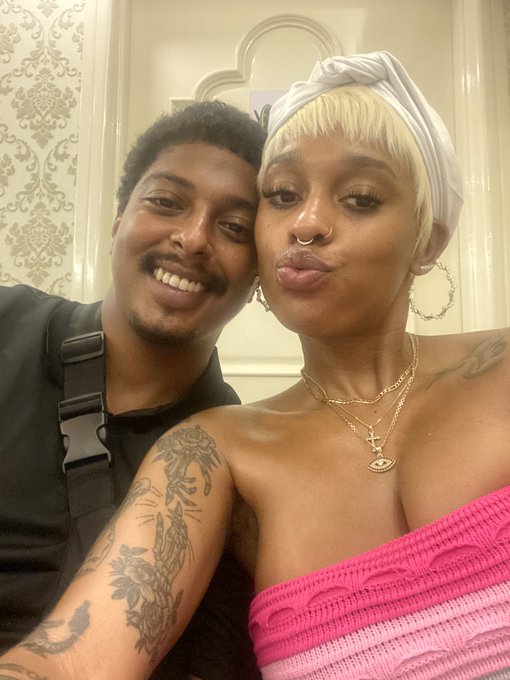 i wanna have his babies https://t.co/5wzyp5Wezt