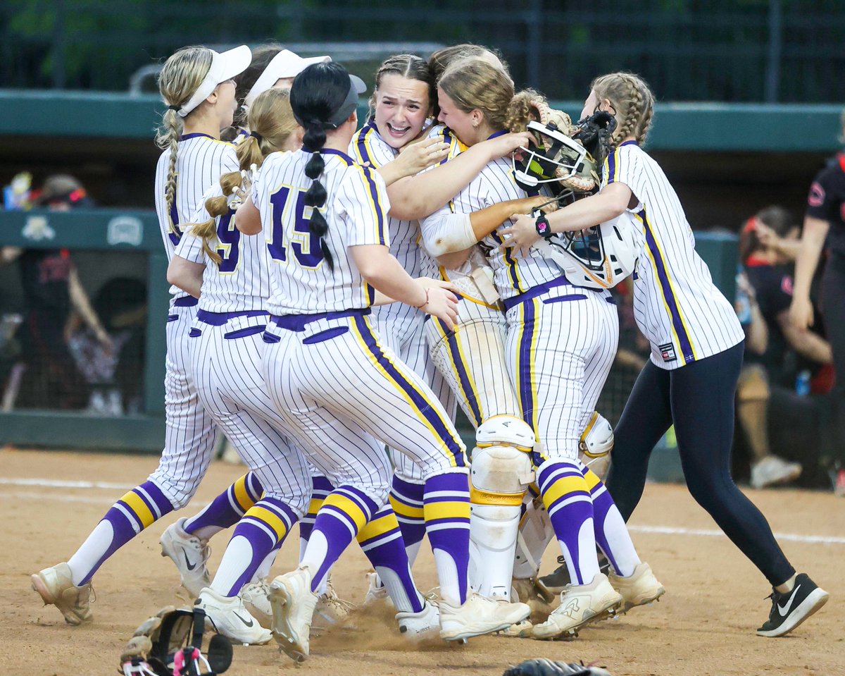 Southern Ohio Sports Authority (@sosaohio) on Twitter photo Pure. Joy.
For the second consecutive season, @UniotoSoftball1 has claimed a district 🏆. The Shermans do so with a 2-1 win over Circleville this evening.
More to come from Athens.
📸: <a href="/dw1509/">Derrick Webb</a> Pure. Joy.
For the second consecutive season, @UniotoSoftball1 has claimed a district 🏆. The Shermans do so with a 2-1 win over Circleville this evening.
More to come from Athens.
📸: <a href="/dw1509/">Derrick Webb</a>