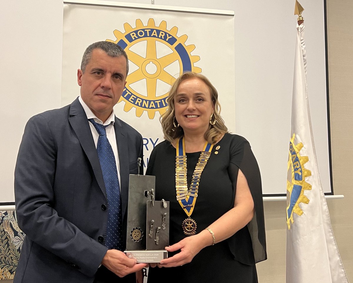Concepción Cordón Fuentes (@konchicordon) on Twitter photo <a href="/bquintero/">Bernardo Quintero</a> #malagueñoimparable #PremioHuella de <a href="/RotaryES/">Rotary en español</a> #Málaga.
#orgullo #ciberseguridad <a href="/bquintero/">Bernardo Quintero</a> #malagueñoimparable #PremioHuella de <a href="/RotaryES/">Rotary en español</a> #Málaga.
#orgullo #ciberseguridad