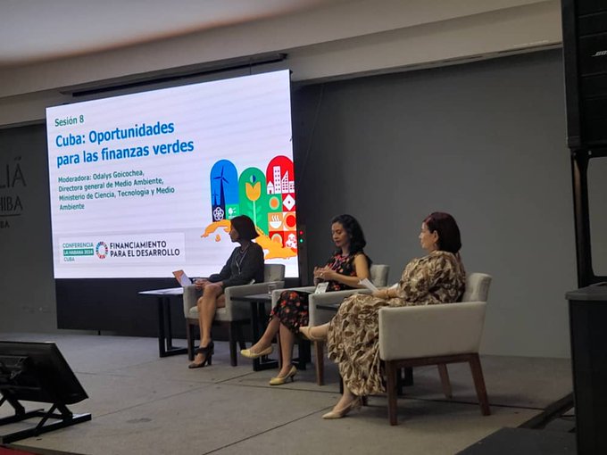 El último panel de Conferencia Internacional sobre Financiamiento para el Desarrollo, en La Habana, abordó el tema @Cuba y las oportunidades para las finanzas verdes, moderado por la directora general de Medio Ambientes de @citmacuba Odalys Goicochea @OGAmbienteCuba @EdMartDiaz