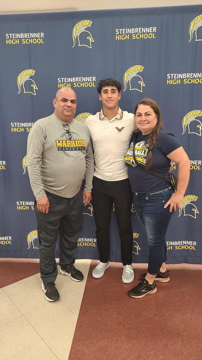 Great night at the Steinbrenner Baseball banquet. Very Honored to have received the Ken Wittcoff Hero Award. Thank you to <a href="/GSHShardball/">SteinbrennerBaseball</a> for a great night and season!