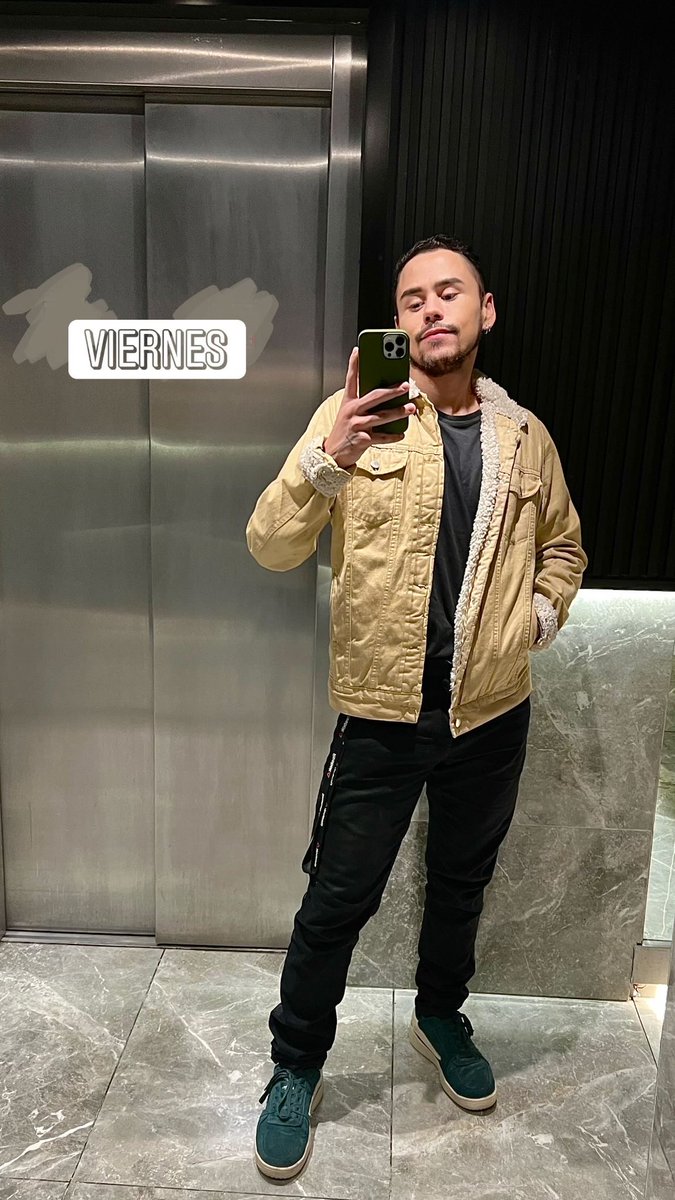 Viernes por la noche.! Salen esos drinks🍷🤘🏻✨