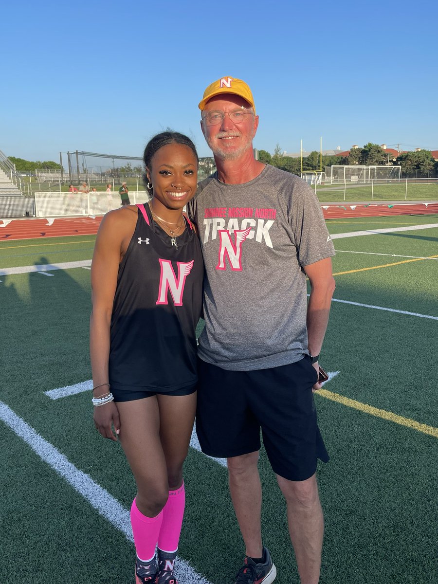 Congrats to Rosjai Curtis and the legendary jump coach Ron Stallard for finishing as Regional Champ in the TJ and a school record Long Jump, 20’-5”!