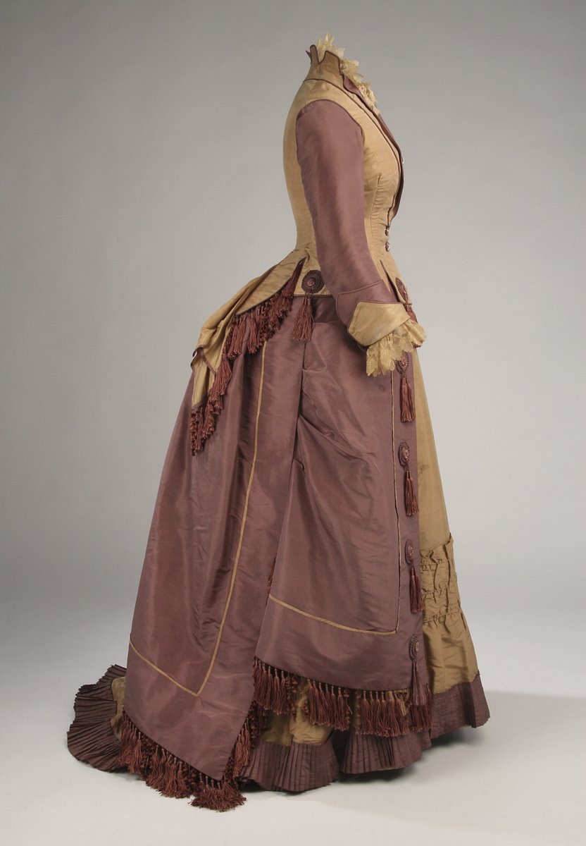 Dress, c.1877. No medium given but I think it needs more tassles. ©️ @MuseeMcCordStew #Fashionhistory