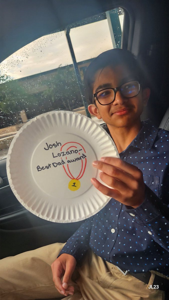 Proud dad moment! My son received a special award at his school banquet! I guess chaperoning a few times over the past three years paid off.💪🏽💥💪🏽😄🤣 @HumbleISD_CMS
 
#ProudDad #PaperPlateAward