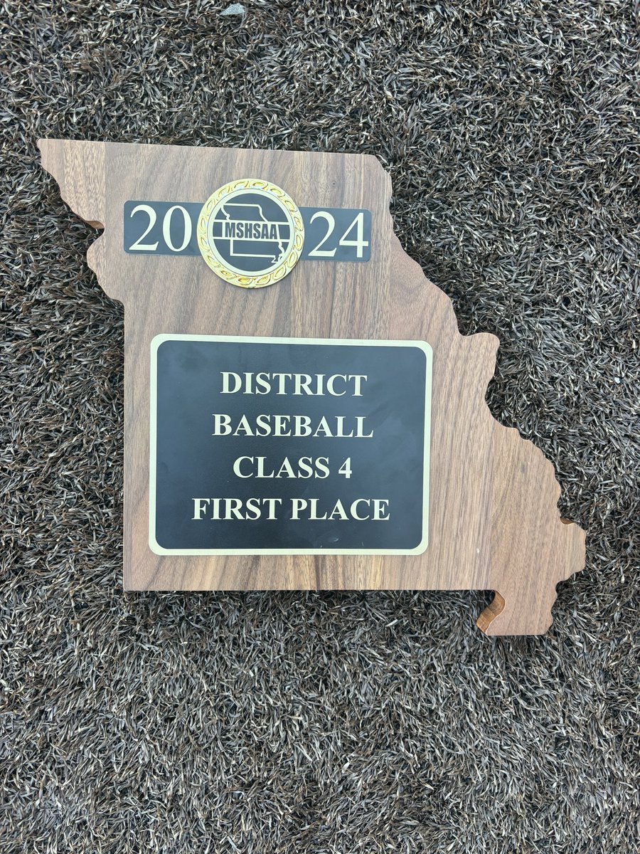 For the first time since 1999 Spartan Baseball wins the District Championship! We beat Macon 6-1 to improve to 22-6. Mitchell Bruce (W) 4 IP 0 H 2 Ks Cade Bohm (S) 3 IP 1 H 1 ER 1 K Engel 2-3 2B 2 RBI 2 R Bruce 2-4 Drew Smothers 3-3 2B 2 R