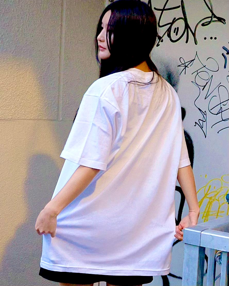 私のデザインしたTシャツが
発売されました💓

シンプルでかっこいいデザインなので
夏に普段着で着やすいです☺️✨
よろしくお願いします♪

size : XL
¥3,800

↓ここからゲット💓
https://t.co/arCEI2OtHg https://t.co/M9XN5a6GOO