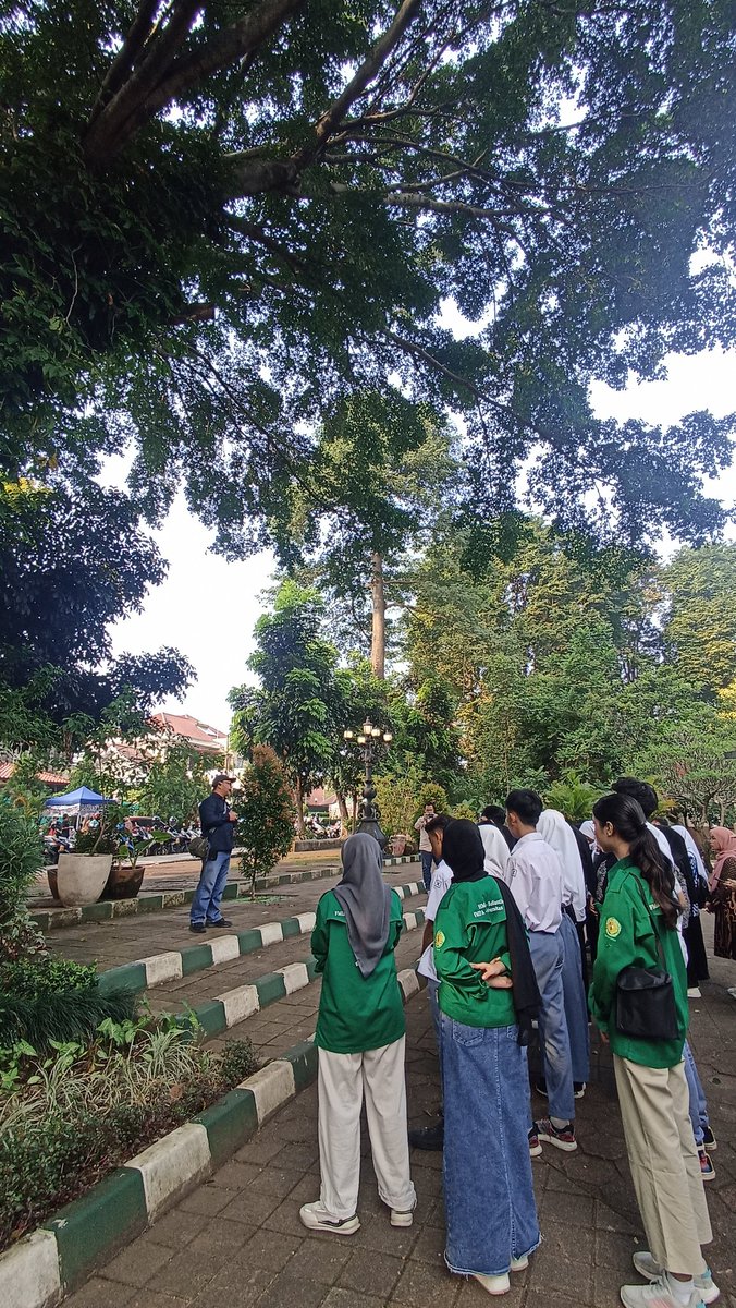 Pengamatan biodiversitas di sekitar kita bareng teman-teman SMA di sekitar Bogor! ✨