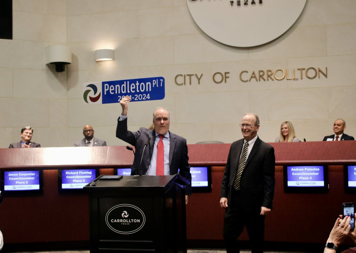 It was an honor to administer the Oath of Office to @CarrolltonTX Councilman Richard Fleming (@fleming_council)! Congratulations to the newly elected and reelected Councilmembers: @caxberg, @VoteNancyCline, and Rowenna Waters. Thank you for your leadership, Mayor Babick. #HD103