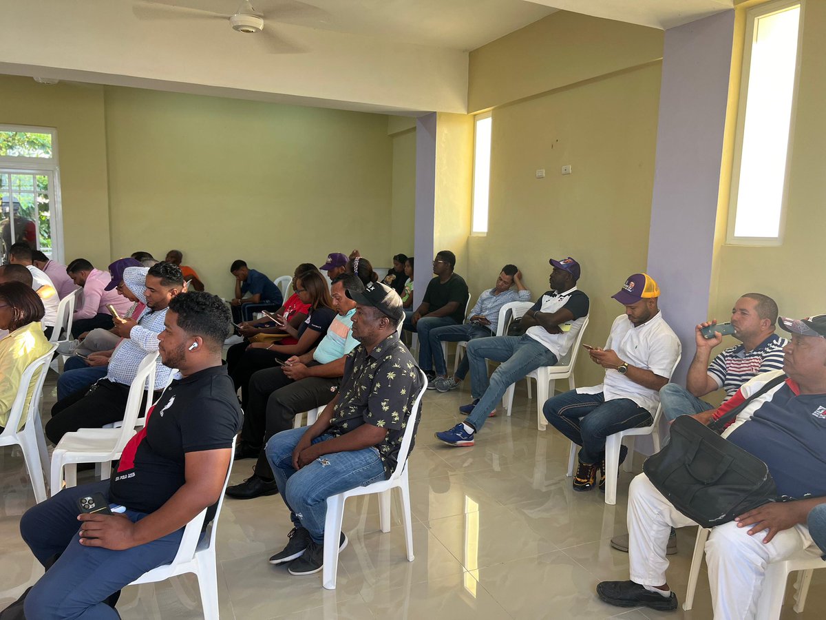 AHORA: Reunión de orientación a los coordinadores del @pldenlinea en Higüey, en vísperas de las elecciones presidenciales y congresuales del domingo.