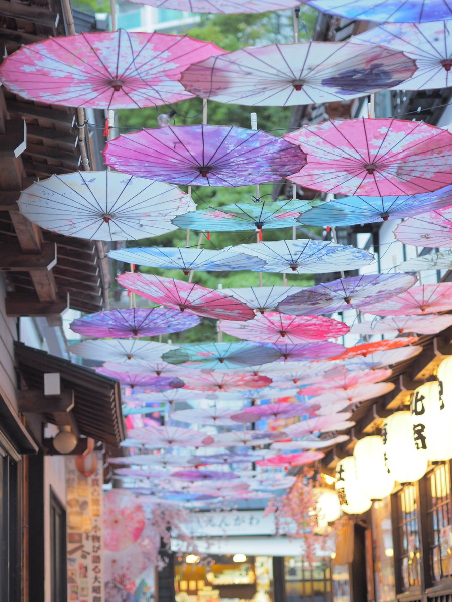 和傘通り @小樽出世前広場

Japanese Umbrella Street

2024.7/1〜8/31
ライトアップ 日没〜23:00

goo.gl/maps/pD2bTSLzB…

#小樽 #otaru #和傘 #映えスポット #夜 #ライトアップ #アンブレラスカイ #japaneseumbrella #umbrellasky #instagenic #night #lightup